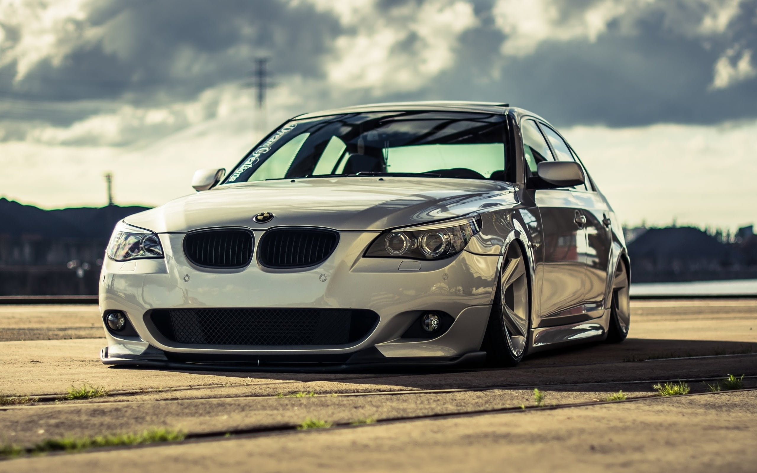 ds-gri-bmw-530i-e60-capraz-cekim-arkapla
