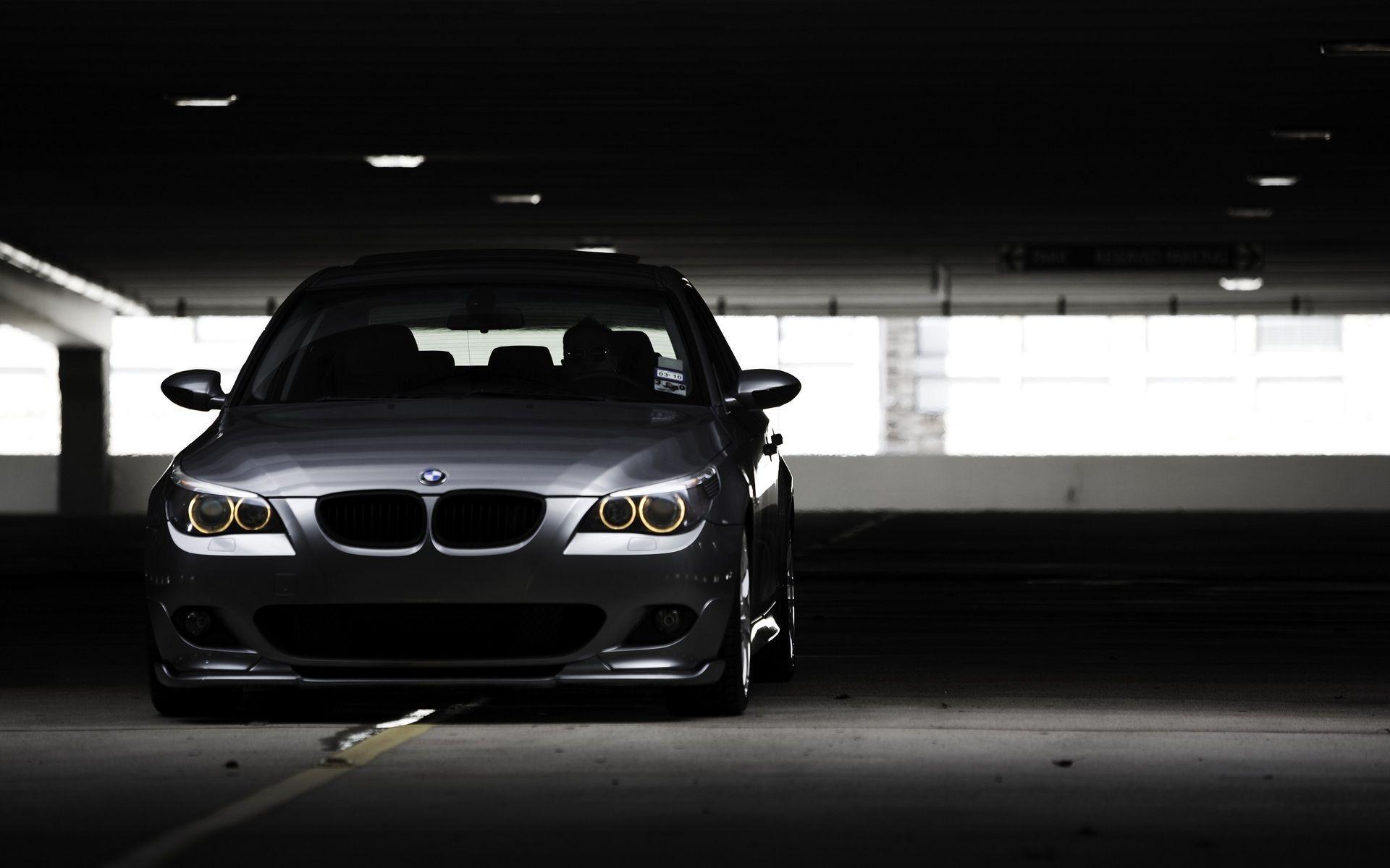 ds-gri-bmw-530i-otoparkta-11789