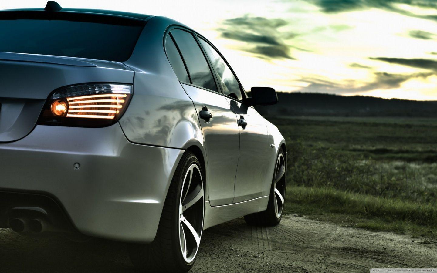 ds-gri-bmw-m5-e60-sag-stop-cekim-arkapla