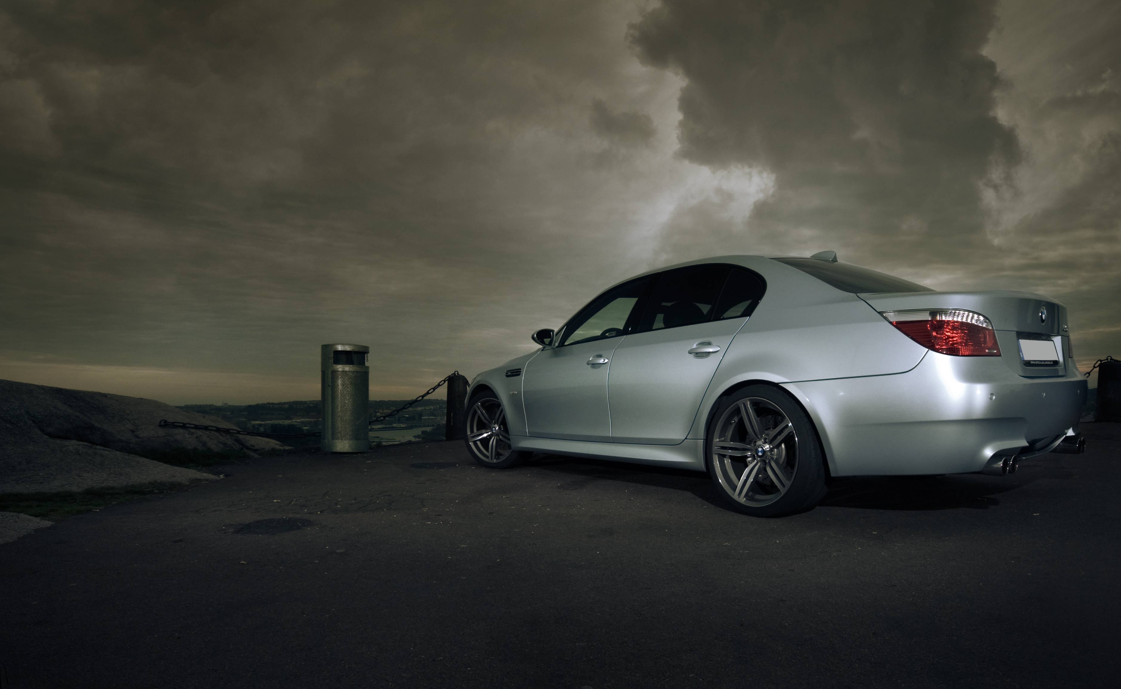 ds-gri-bmw-m5-e60-sahil-kenarinda-11745