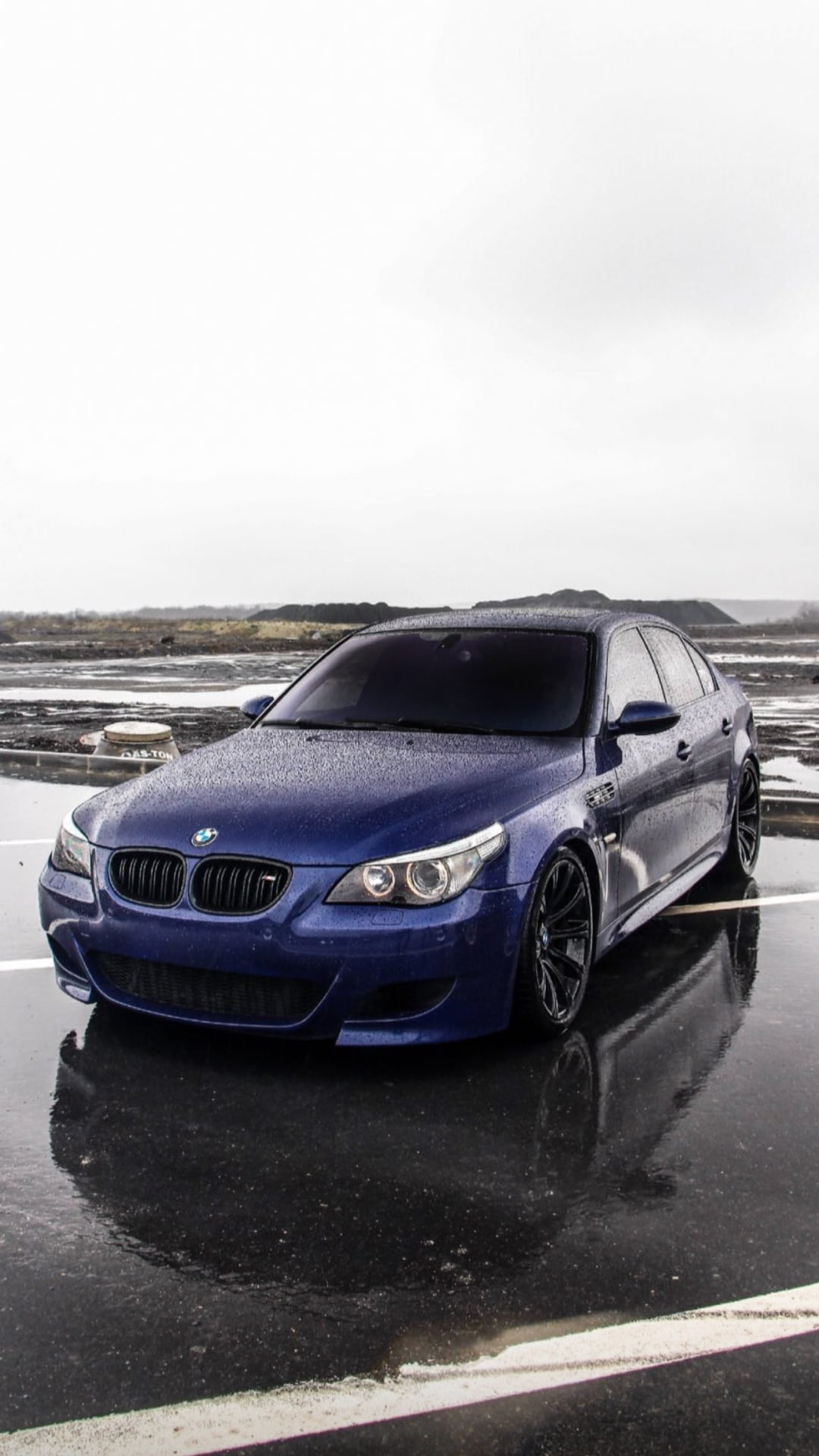ds-mavi-bmw-m5-e60-capraz-cekim-arkaplan
