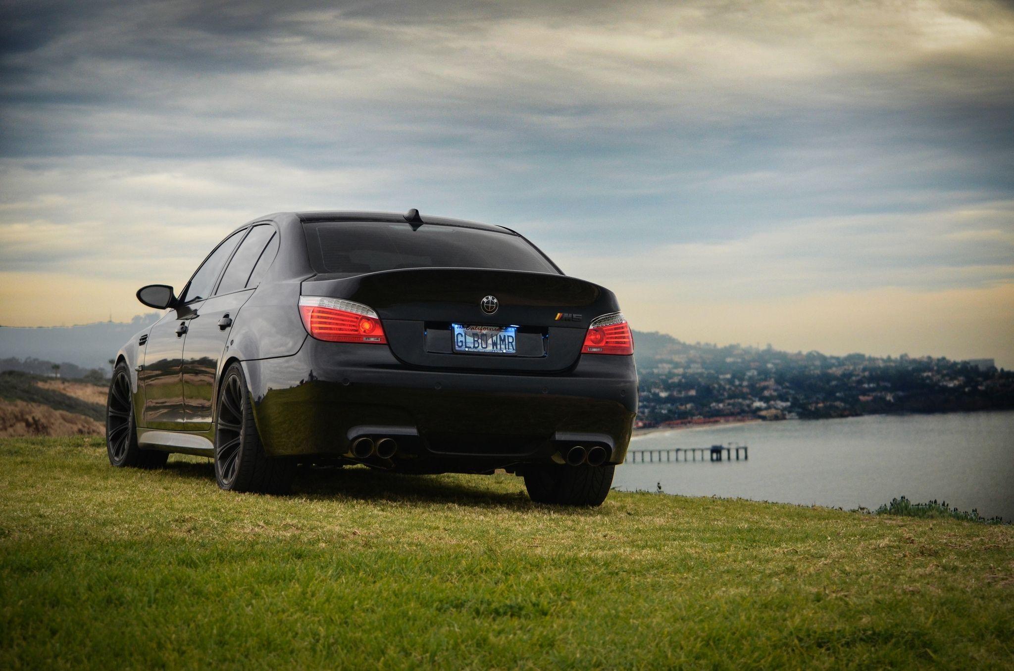 ds-siyah-bmw-m5-e60-kaliforniya-sahiller