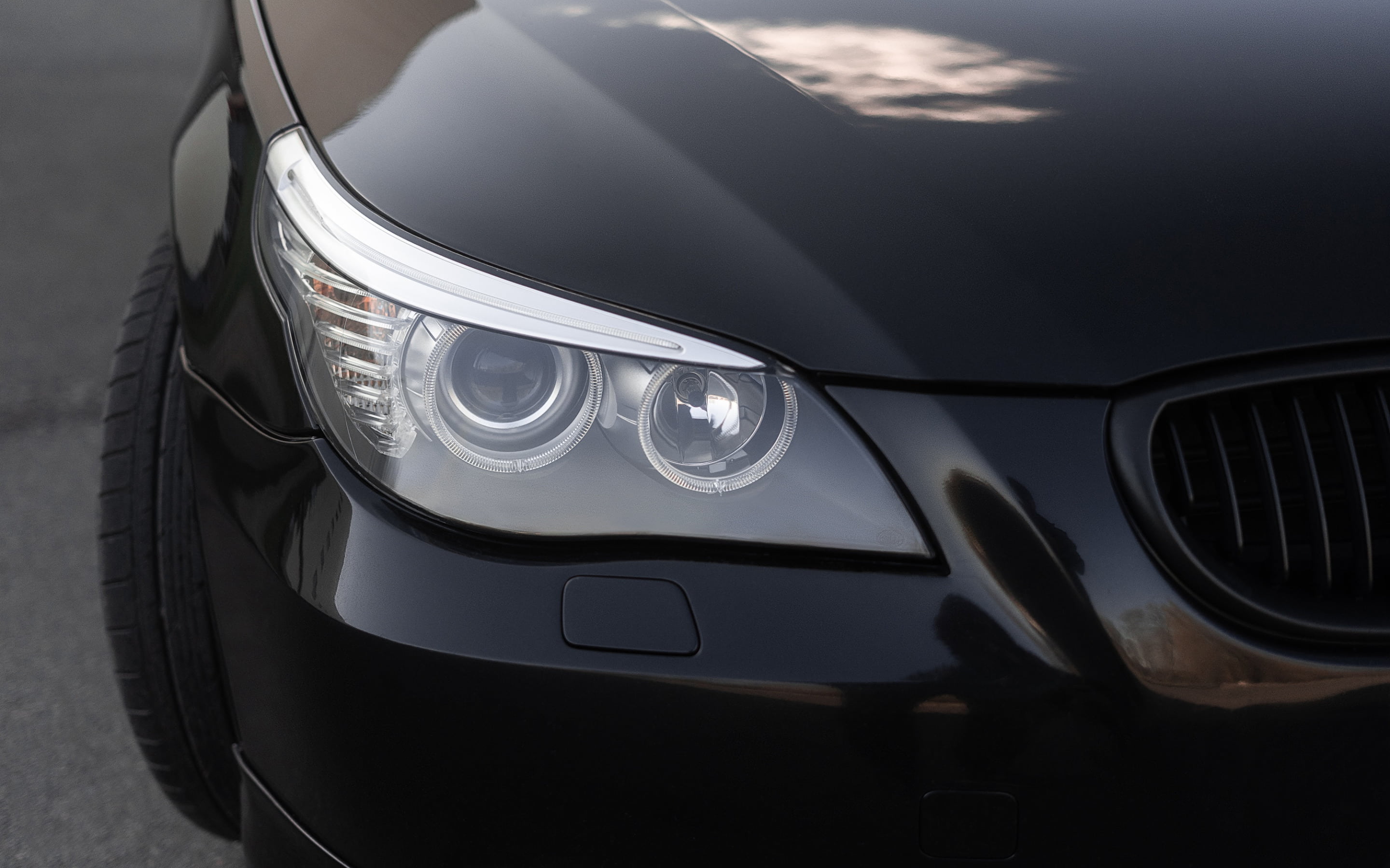 ds-siyah-bmw-m5-e60-sag-far-cekim-arkapl