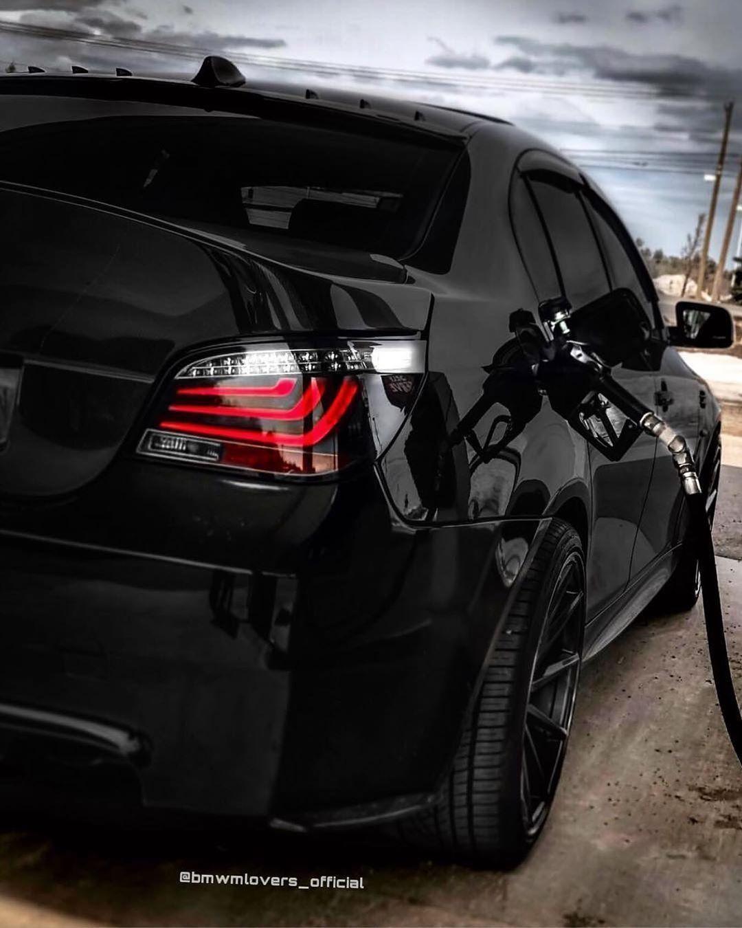 ds-siyah-bmw-m5-e60-yakit-aliyor-11733